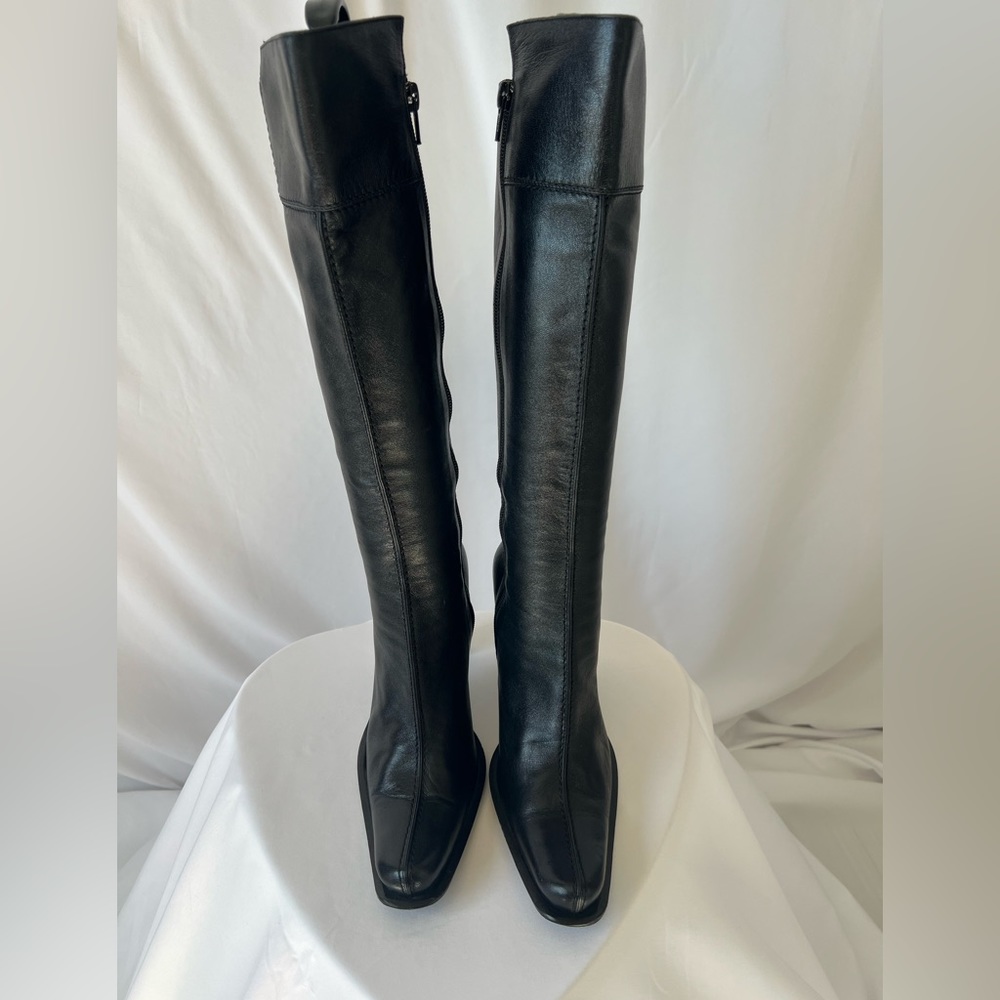 Bolera black leather high heels. Made in Italy. Size 36.